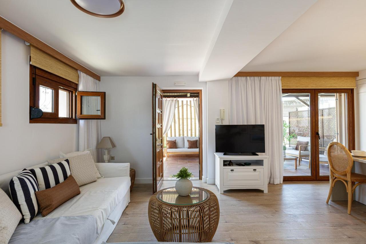 Villa Seashell -Wonderful Newly Renovated Villa On The Beach Galatás Esterno foto