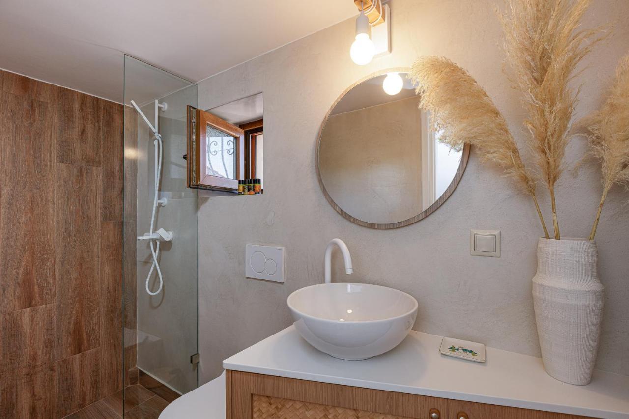 Villa Seashell -Wonderful Newly Renovated Villa On The Beach Galatás Esterno foto